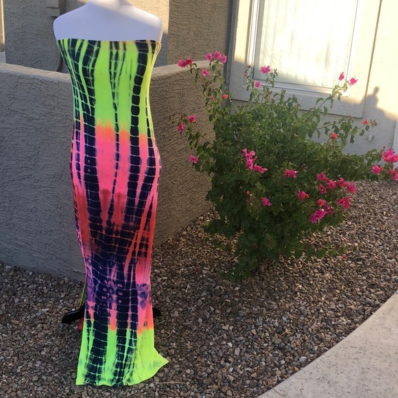 NWT Fashion Nova Colorful Maxi Halter Tie-Dye Dress! Size M but FITS LIKE S!! - Picture 10 of 10